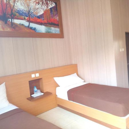 Hotel Kencana Rembang Pokój zdjęcie