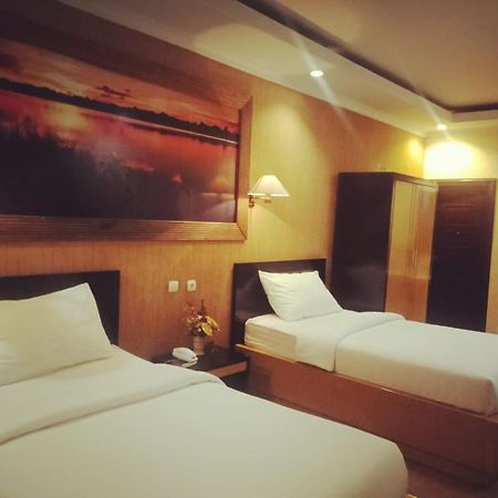 Hotel Kencana Rembang Zewnętrze zdjęcie