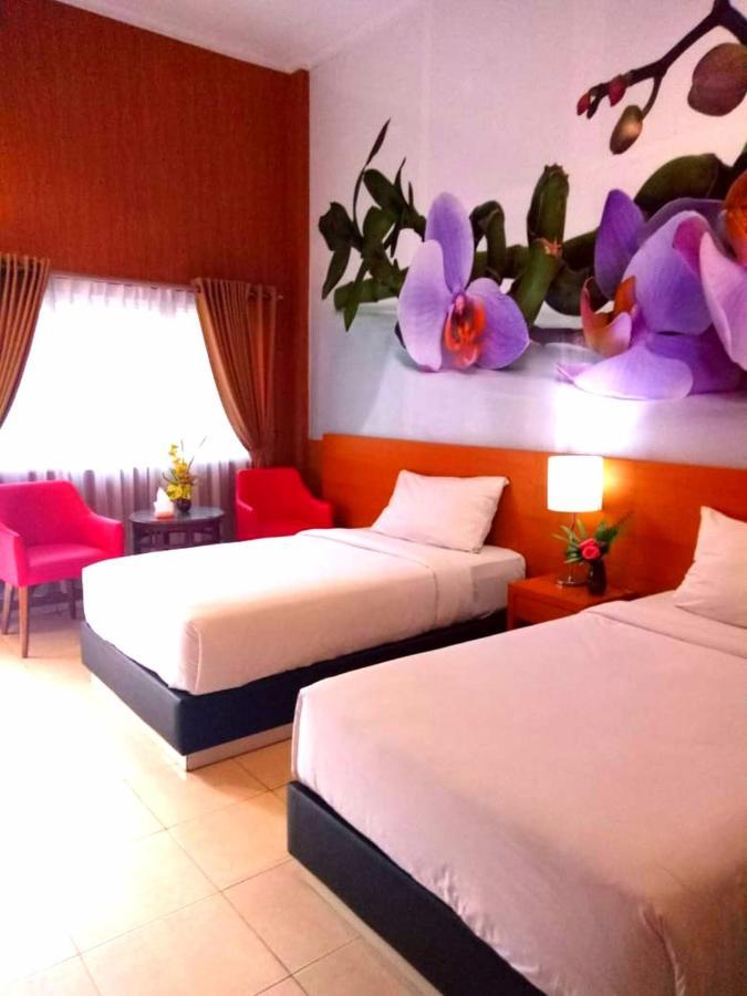 Hotel Kencana Rembang Zewnętrze zdjęcie