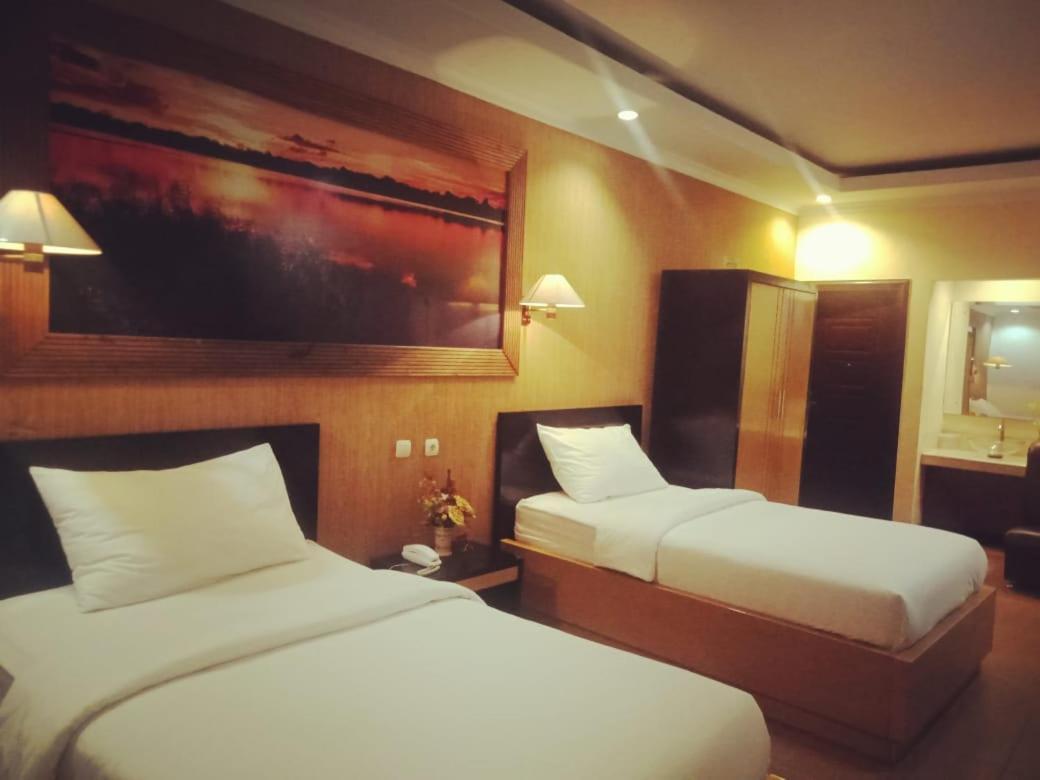 Hotel Kencana Rembang Zewnętrze zdjęcie